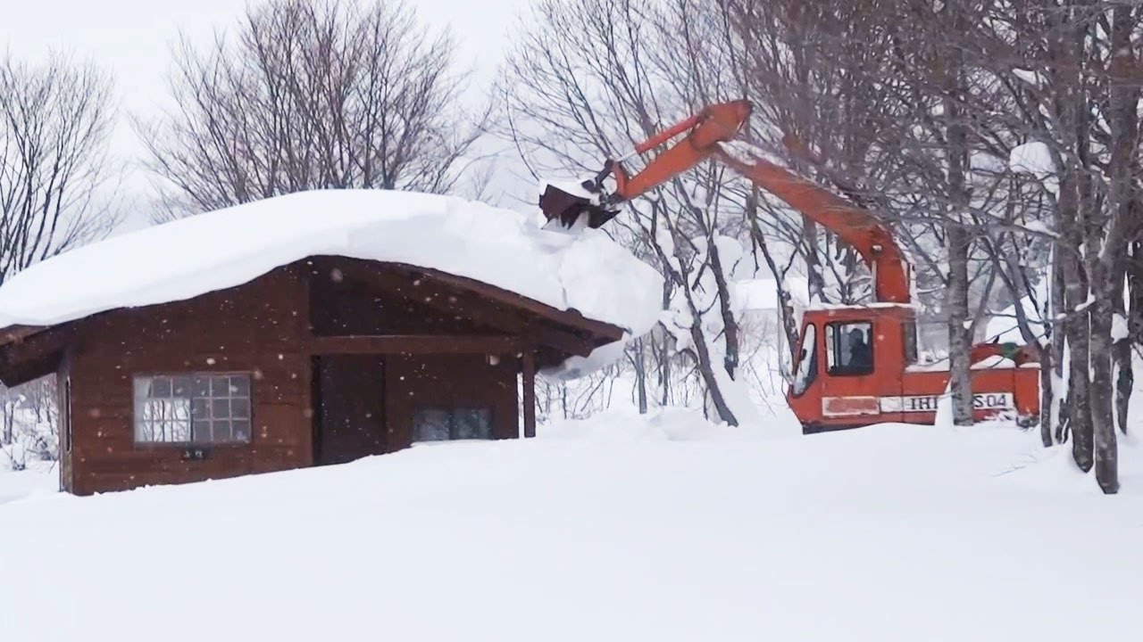 Awesome Epic Funny High Deep Roof Snow Removal LOL Mega Machines Excavator vs Smart Shovel