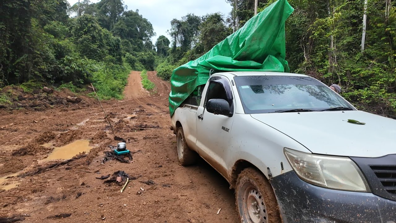 TIDUR DI TENGAH JALAN KARENA MOBIL KAMI TAK MAMPU NANJAK 