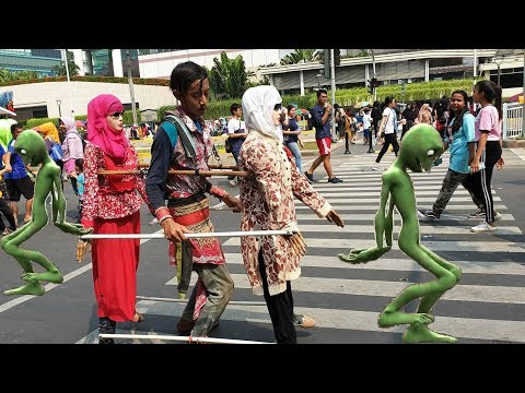 Boneka joget lucu semua pada ketawa ngakak