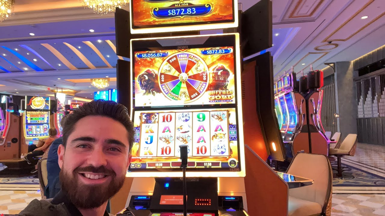 LIVE Chasing Jackpots at the Casino in Las Vegas