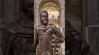 Desmontaje y movimiento de esculturas en el Museo del Prado