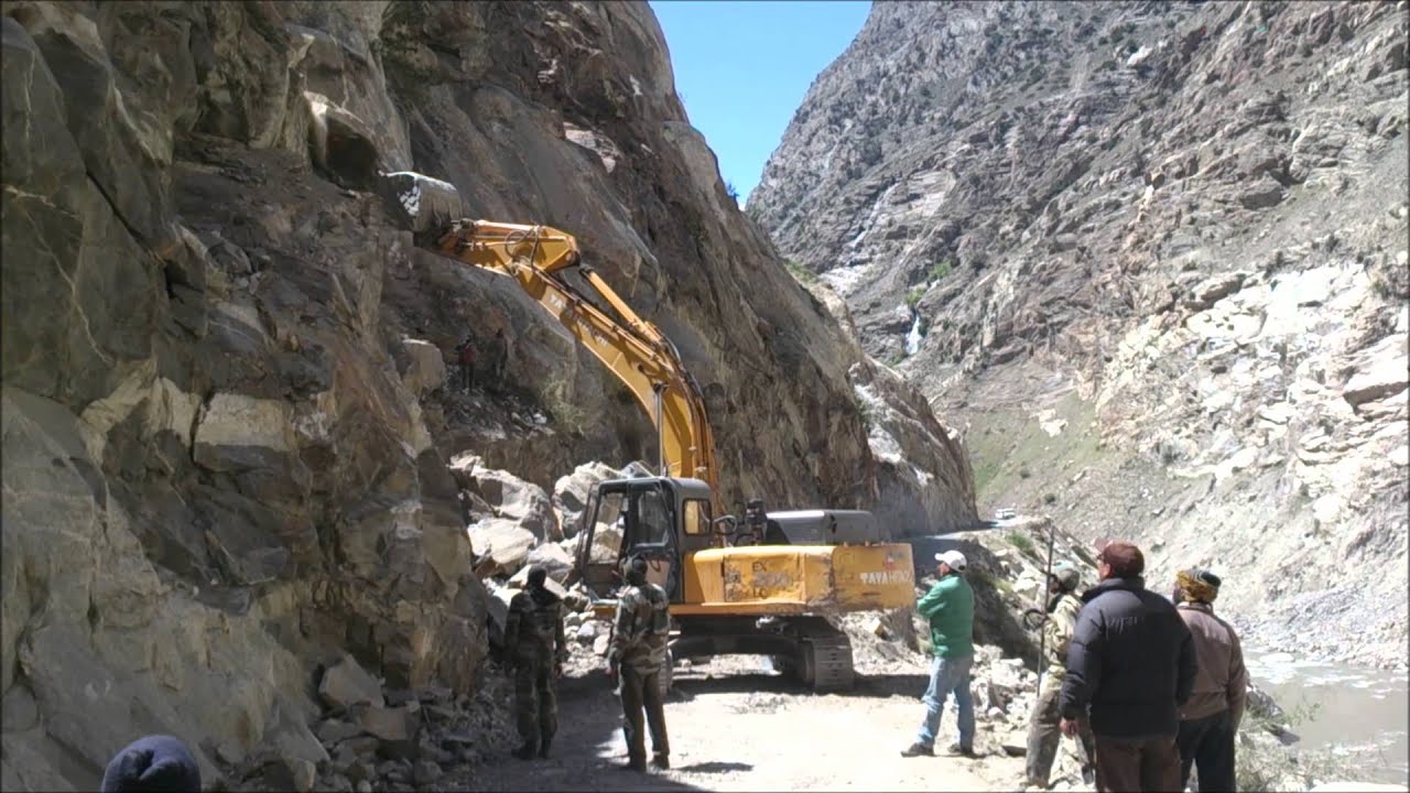 Route La Plus Dangereuse Du Monde Route De L Himalaya En Inde 1 3 Youtube