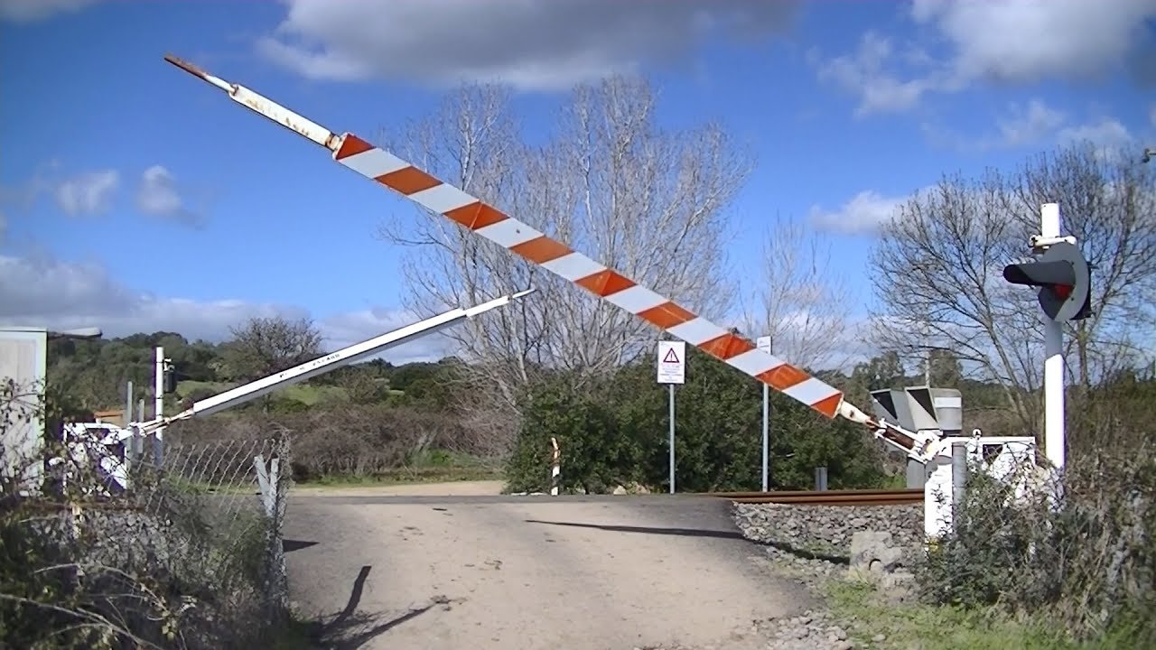 Spoorwegovergang Paulilatino (I) // Railroad crossing // Passaggio a livello