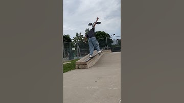 skate does fs noseslide on tiny hubba