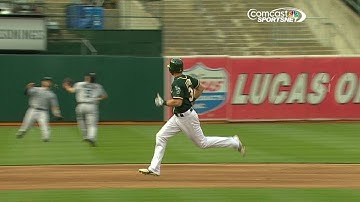 SEA@OAK: Lowrie bloops an RBI single to open scoring