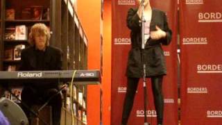 Robyn "Bum Like You" Acoustic performance at Borders Hollywood on Feb 9, 2009 chords