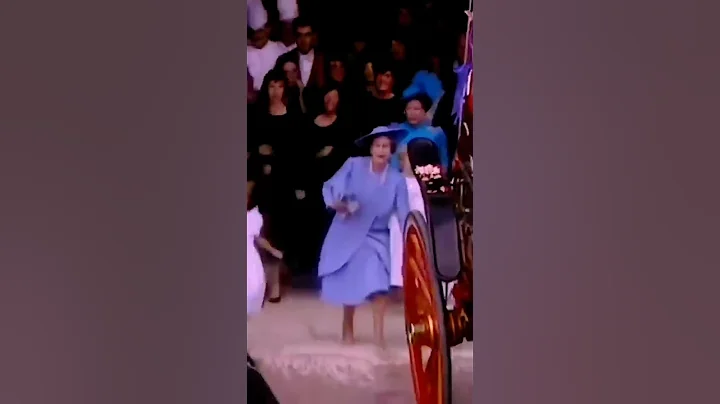 She might be a queen but she is still a grandmother. #shorts #queenelizabeth - DayDayNews