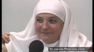 Why Do Muslim Women Cover Their Head?  Aminah Assilmi