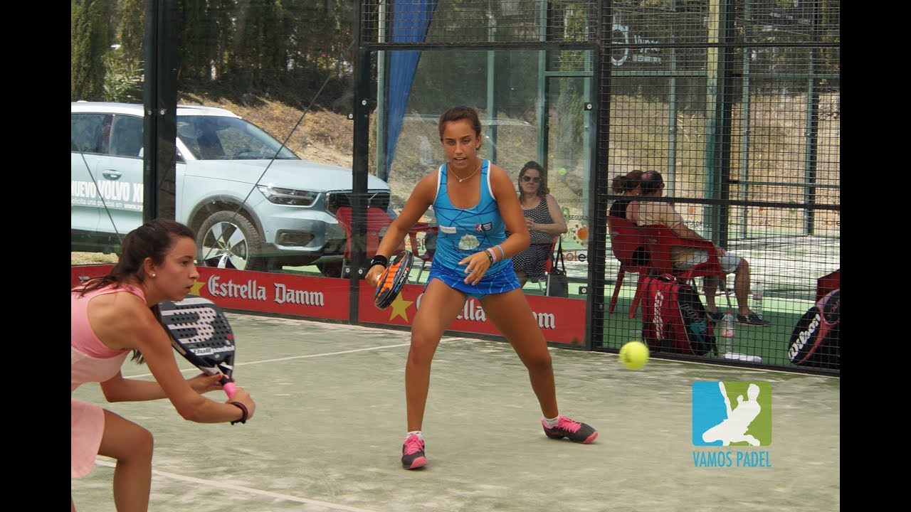 Vamos Pádel. Punto entre Helga García y Bea Gonzalez contra Raquel Segura y Julia Polo