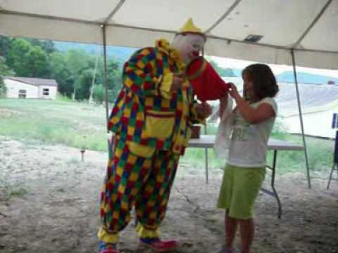 Lumpy the clown does magic!