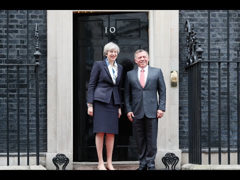 رئيسة الوزراء البريطانية تيريزا ماي ترحب بجلالة الملك عبدالله الثاني في مقر الحكومة في لندن | RHCJO