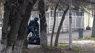 Kazahsztán: 225 halálos áldozata van a zavargásoknak