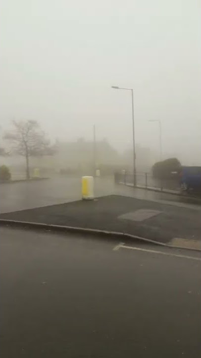 Windy Weather #shorts #viral #trending #london #unitedkingdom #windy #foggy