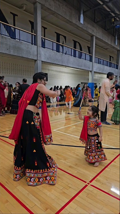 Mother Daughter Garba twining|| #motherdaughter #navratri #navratrispecial #twinning #garba #viral