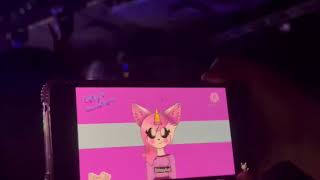 Putting my old ass animation from 2020 at The Living Tombstone Madrid concert @caty_animations