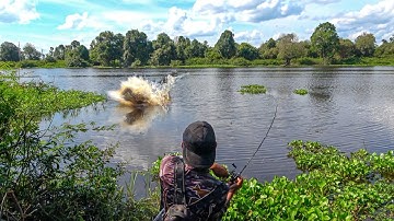 Coba Lempar Sesuatu Ketengah Danau Tiba2 MELEDAK !!! 😨