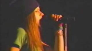 Avril Lavigne - Basketcase (Green Day Cover Live)