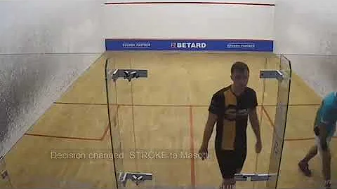 SQUASH. Baptiste Masotti sings on court to the video review