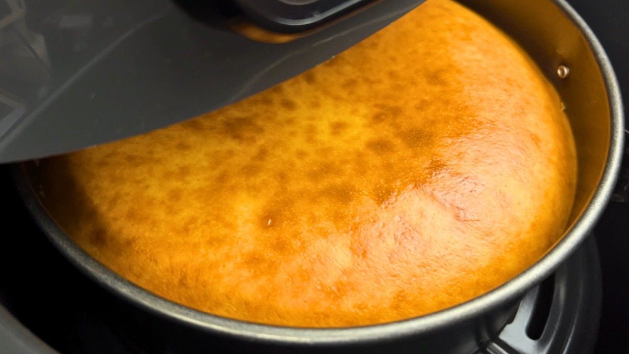 How to Use Air Fryer to Bake Cake: Simple & Delicious!