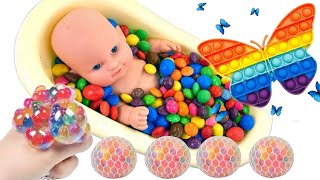 New Rainbow Push Pops play l Mixing Candy & Kinder Joy in 1 BathTubs with Magic Grid Balls ASMR