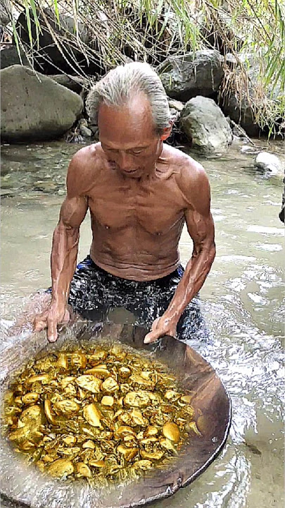 Berkah bulan puasa,,Bapak ini temukan emas di aliran sungai #gold #mencariemas #videos