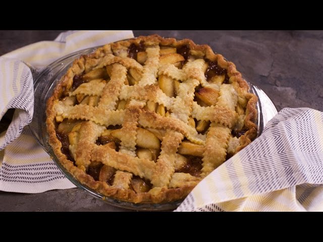 The Perfect Caramel Apple Pie for the Holiday Season | Rachael Ray Show