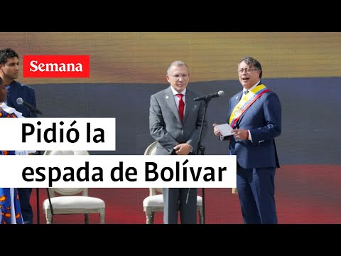 Ya como Presidente, Gustavo Petro pidió que le trajeran la espada de Bolívar