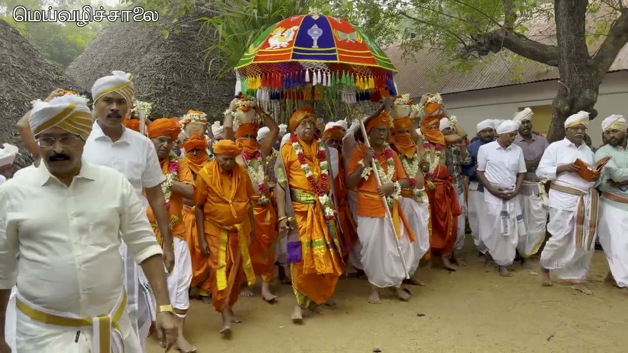 ஜீவமரபு னீர் எடுத்து ஆலயம் சுற்றி வருதல்..