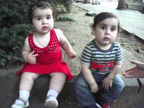 ელენიკო და იკა 11 და 10 თვის.