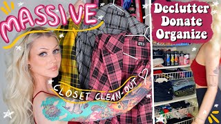 massive closet clean out declutter and organize my clothes