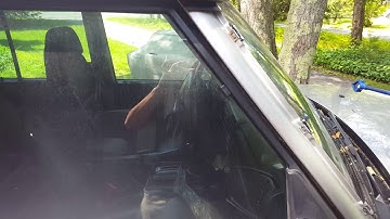 A SNAKE ON THE LAND ROVER!!!