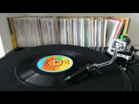 Gregory Isaacs – Cool Down The Pace + VERSION [1982] / Island Records