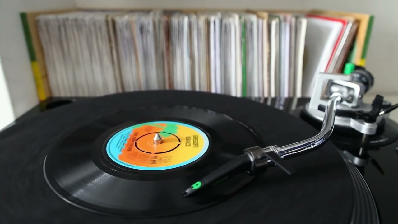 Gregory Isaacs – Cool Down The Pace + VERSION [1982] / Island Records