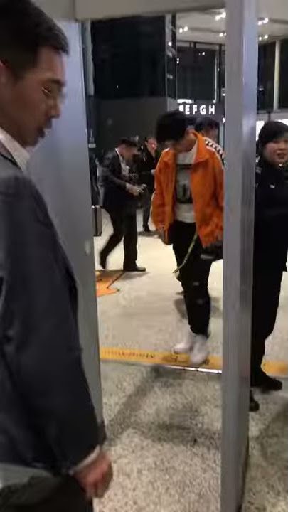 这是谁来着我也忘了，应该是周艺轩 Who's here? I forgot. It's Zhou Yixuan.