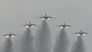 第6回航空観閲式でブルーインパルス妙技