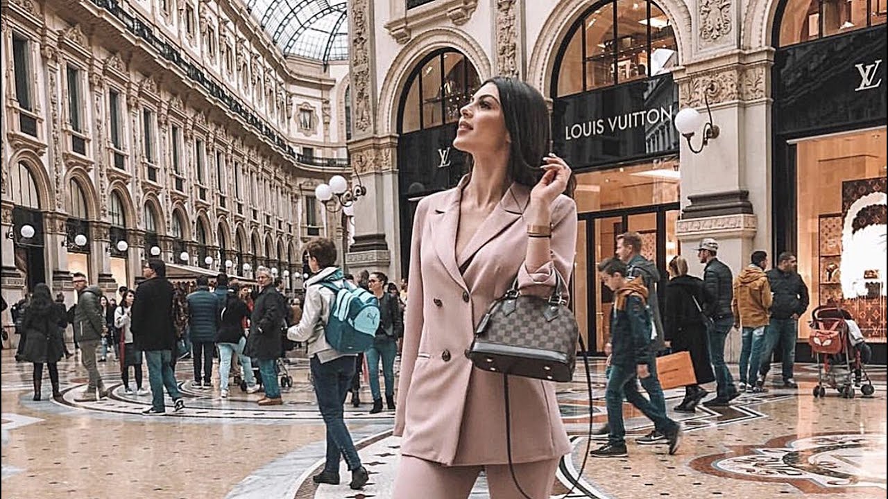 A Louis Vuitton Outlet At Galleria Vittorio Emanuele II, Milan