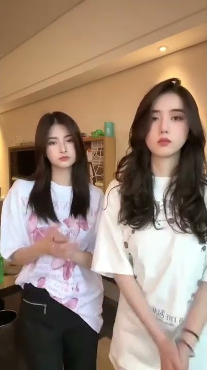 Everglow Wang Yiren with Eleanor Lee 【王怡人】和李凯馨一起Jiggle Jiggle