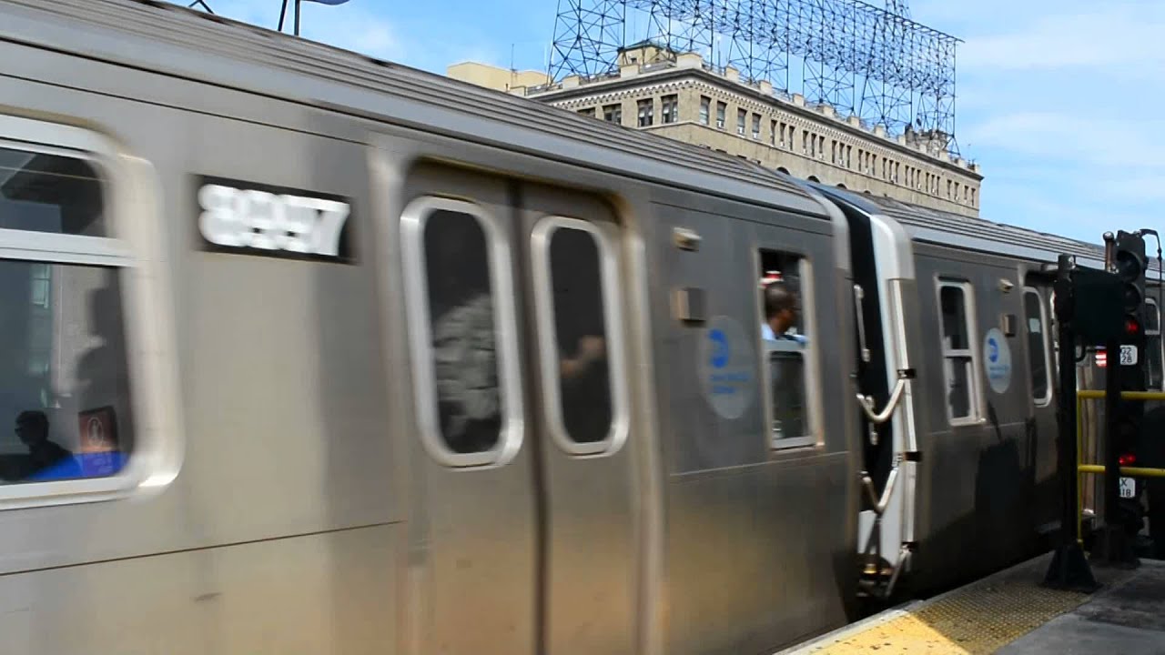 New York City Subway R160 Siemens N Train at Queensboro Plaza - YouTube