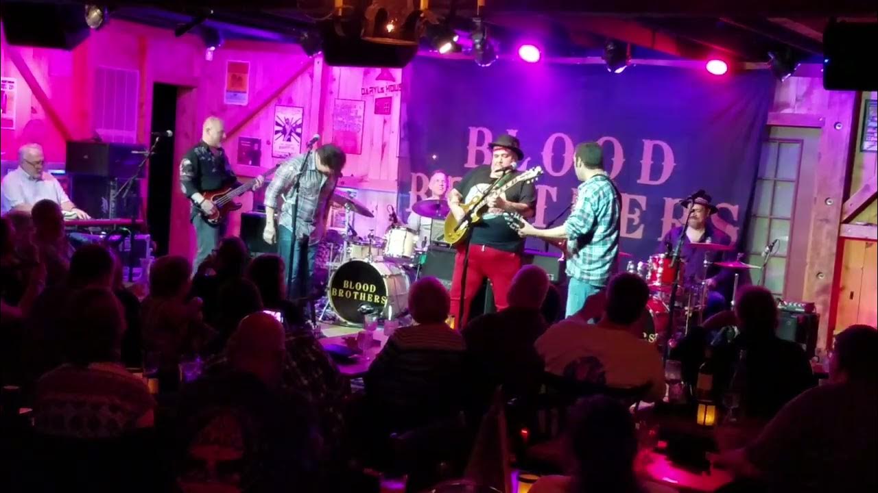 Mike Zito & Albert Castiglia & Popa Chubby - "Make Blues Not War" @ Daryl's House - 4/13/22. Mike Zito & Albert Castiglia & Popa Chubby - "Make Blues Not War" @ Daryl's House - 4/13/22.
