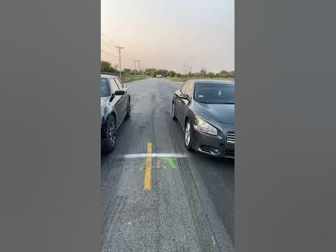 NISSAN MAXIMA VS CHRYSLER 300 - YouTube