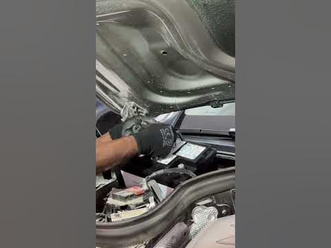 MERCEDES GLC 300 BATTERY REPLACEMENT - YouTube