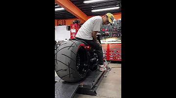 Harley Davidson Crazy Exhaust Sound 