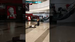 Nik Jesselton performing Dont Look Back in Anger (Cover) in City Mall Lintas