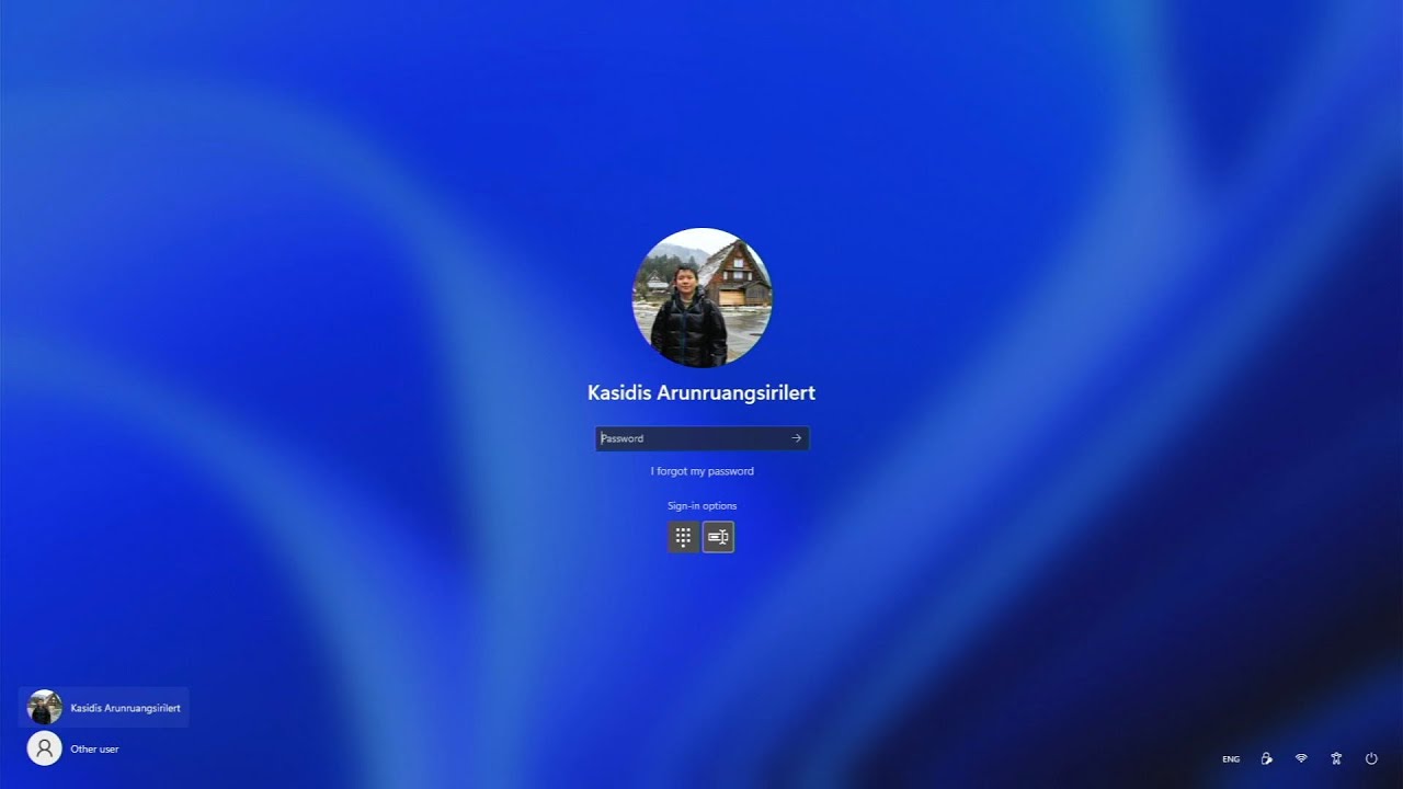Windows 11 Insider Preview Lock Screen/Login Sequence - YouTube