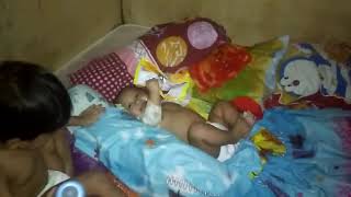 Perkebangan Bayi Usia 20 Bulan Bisa Nyusuin Adiknya 7 Bulan