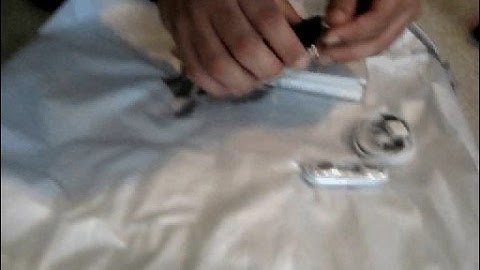 Opening/unboxing new iPod Touch 2.1.1