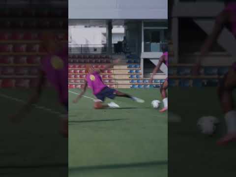رافينيا قعد لين خرجت لائحة البالون دور و😂برشلونة 🥰 rafinha funny training