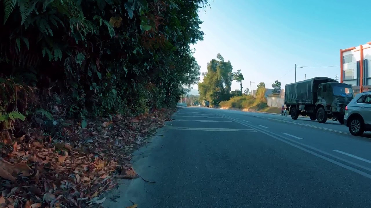 Road cycling to Taiping lake garden