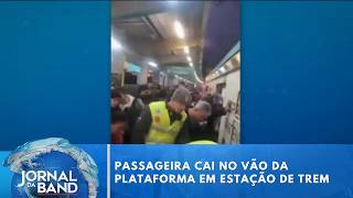 Passageira Cai No Vão Da Plataforma Em Estação De Trem Superlotada Em Sp Jornal Da Band