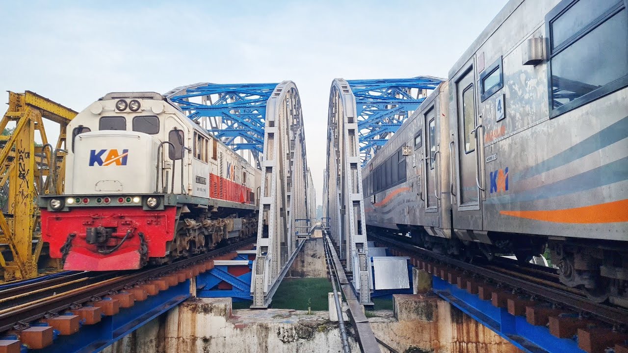 RATA RATA KERETA TELAT 9 JAM LEBIH IMBAS ANTRIAN STASIUN KEDUNGGEDEH !